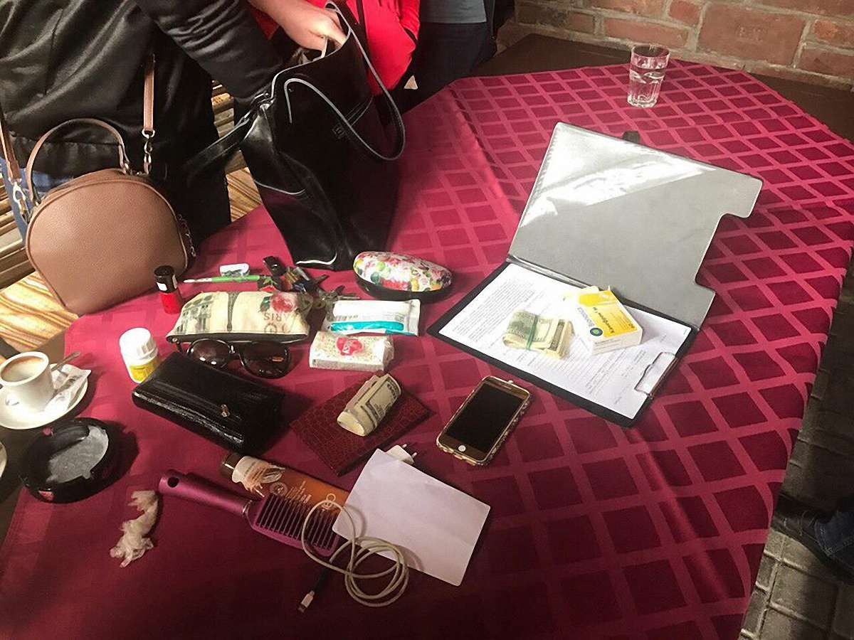 У Львові затримали прокурорку за спробу дати $5 тис. хабара
