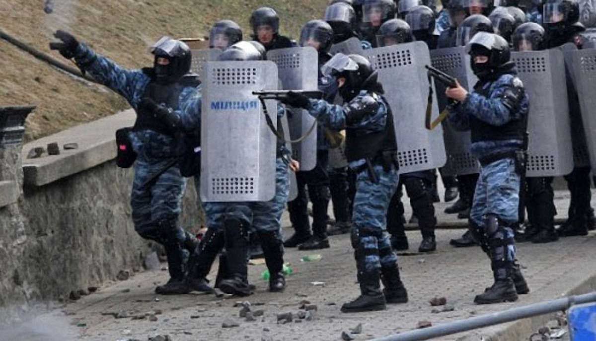 Українські митники засвідчили факти постачання світло-шумових гранат із РФ для розгону Майдану