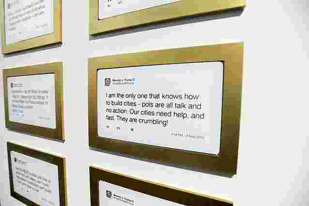 У США відкрили виставку Twitter-дописів президента Трампа