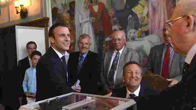 Коаліція Макрона отримала більшість місць в парламенті Франції