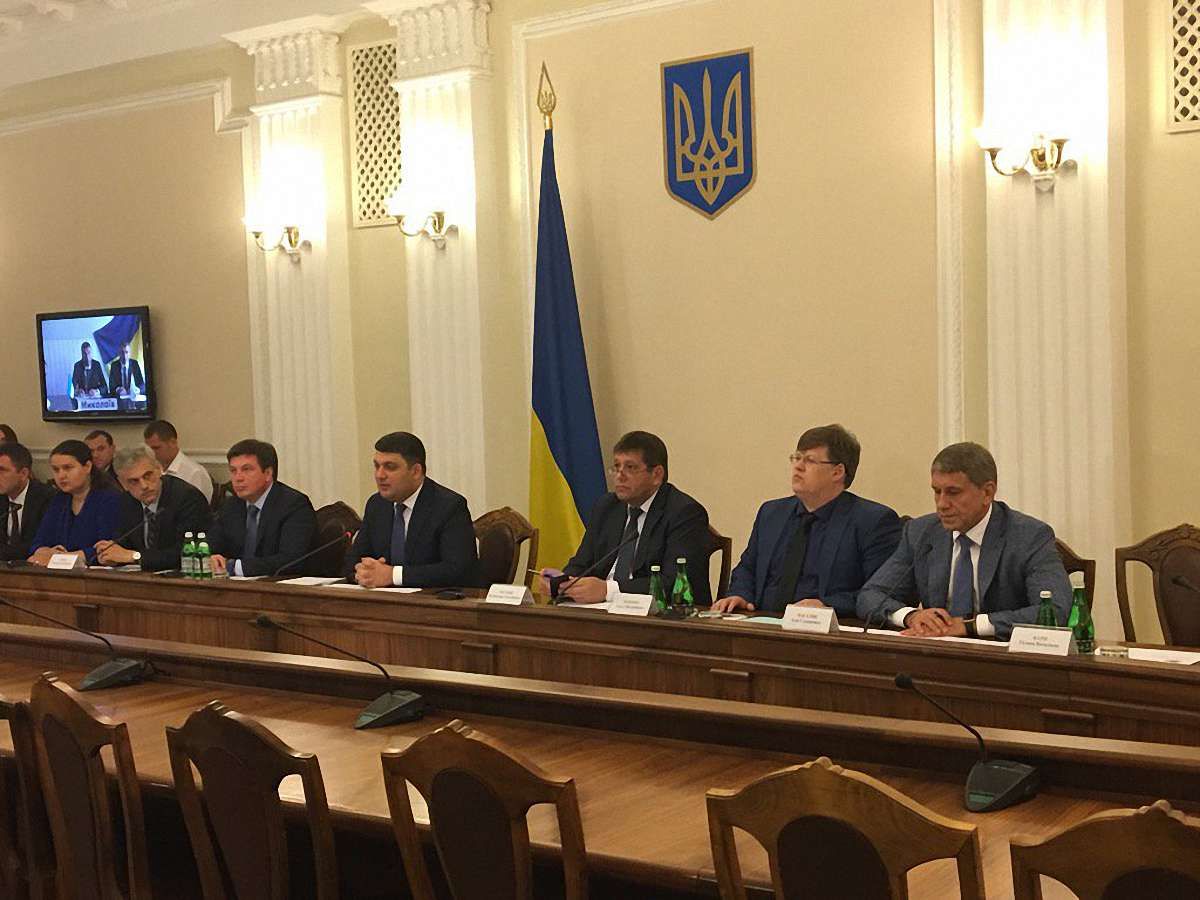 Гройсман пригрозив звільняти керівників ОДА, які не зможуть встановити лічильники