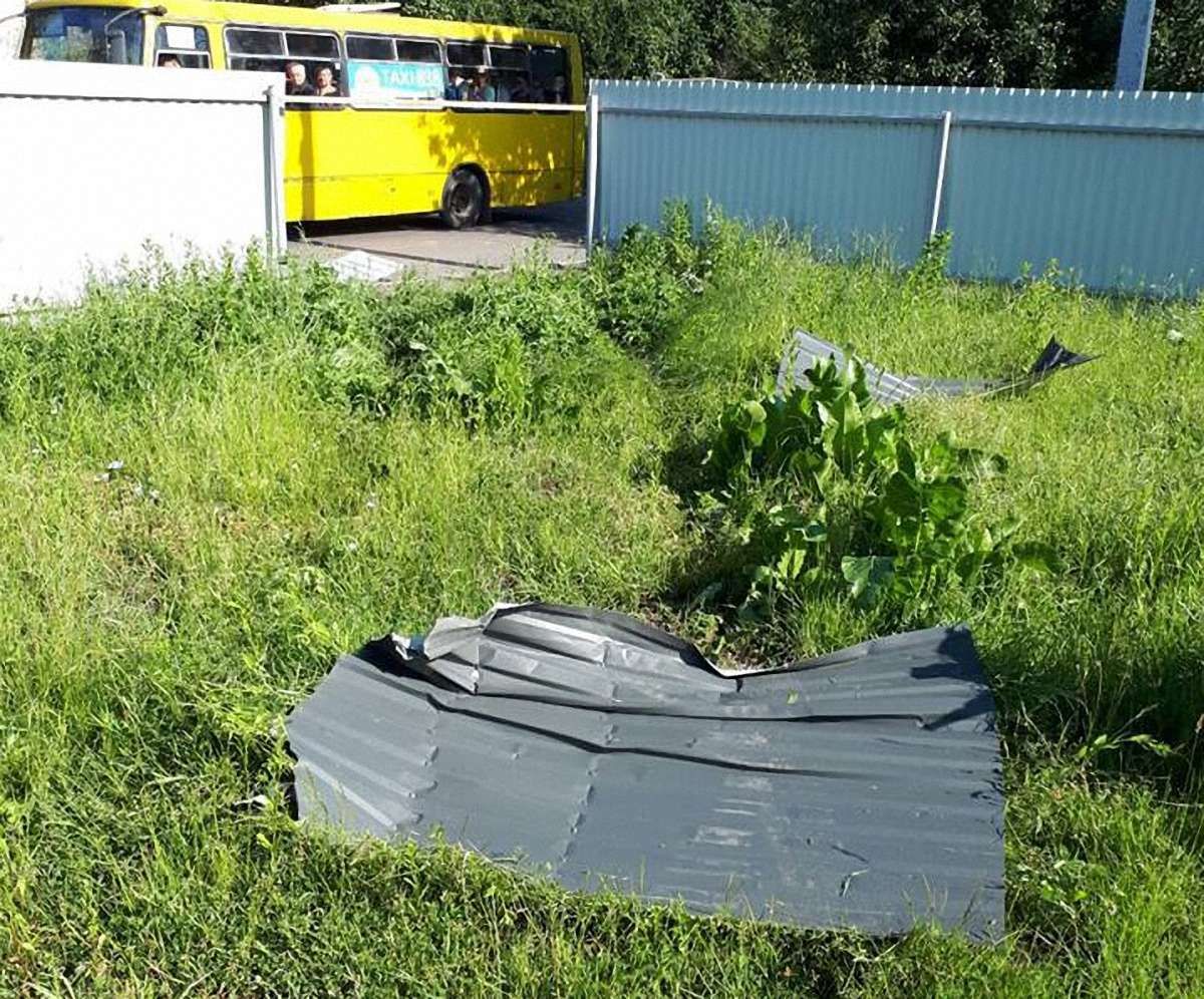 П’яний водій протаранив у Львові дві огорожі