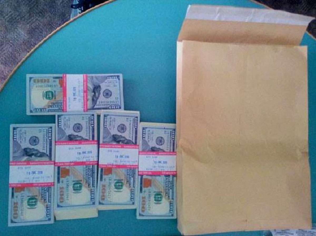 Депутат Хмельницької облради попався на хабарі в $50 тис.