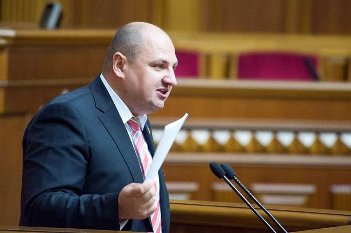 НАБУ затримало на хабарі в $200 тис. охоронця нардепа Борислава Розенблата
