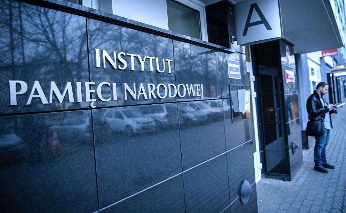 Україна заборонила польським історикам проводити пошуки вбитих поляків на своїй території