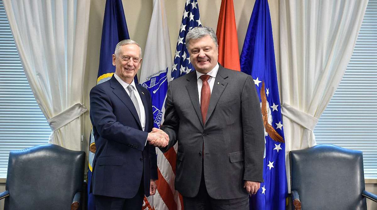 Порошенко зустрівся з міністром оборони США Джеймсом Меттісом