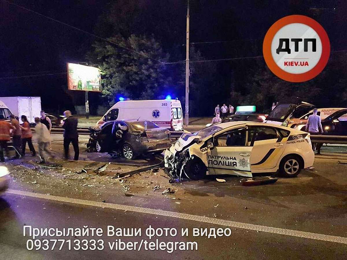 У Києві автомобіль поліції потрапив у ДТП під час гонитви за порушником