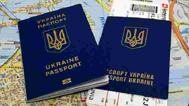 Майже половина українців не планують оформлювати біометричні паспорти, – опитування