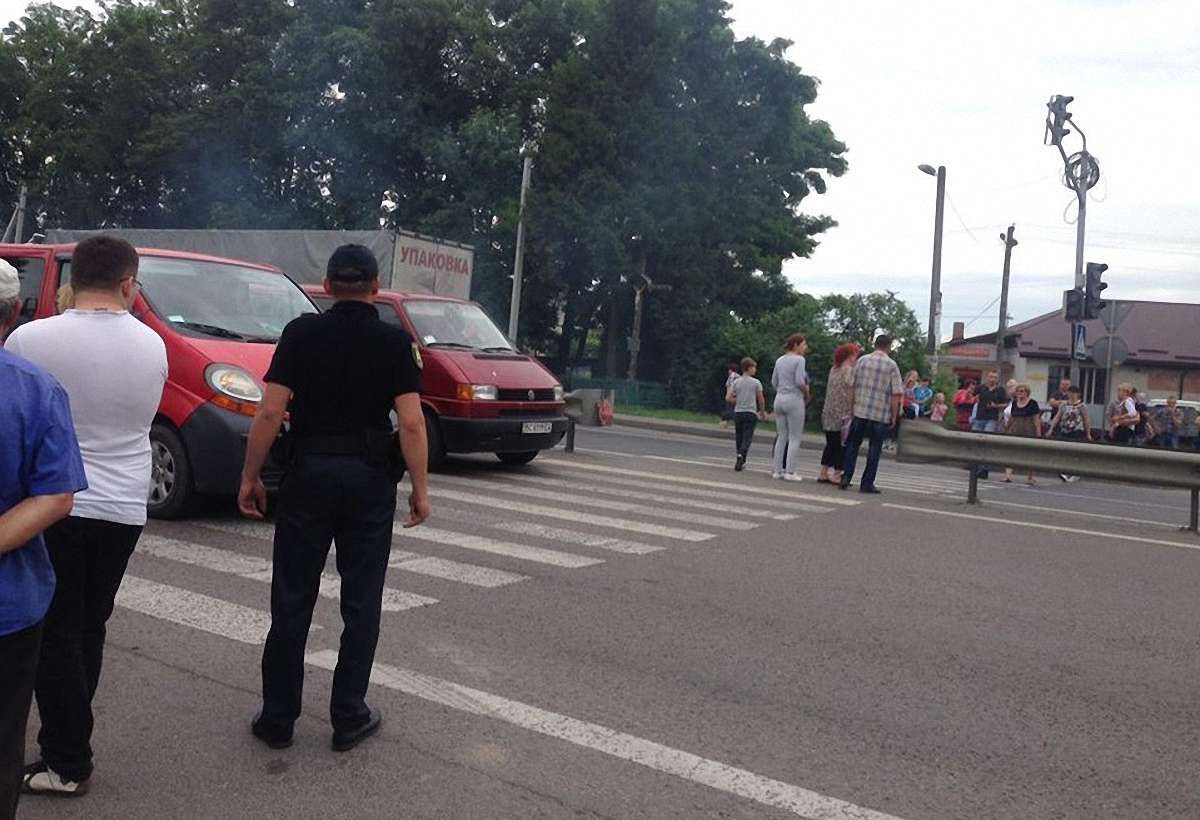 На в’їзді до Львова селяни перекрили міжнародну трасу Львів-Шегині