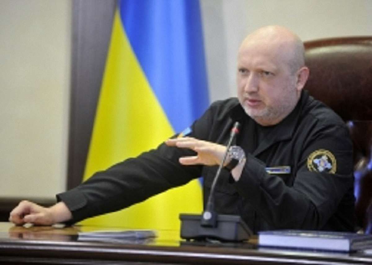 Жителі ОРДЛО перед отриманням біометричного паспорта повинні пройти перевірку, – Турчинов