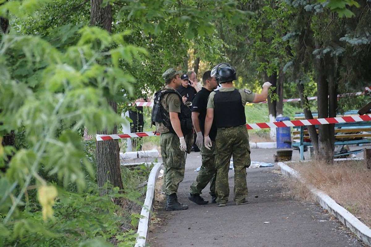 Внаслідок вибуху гранати на базі поліції в Маріуполі постраждали семеро поліцейських