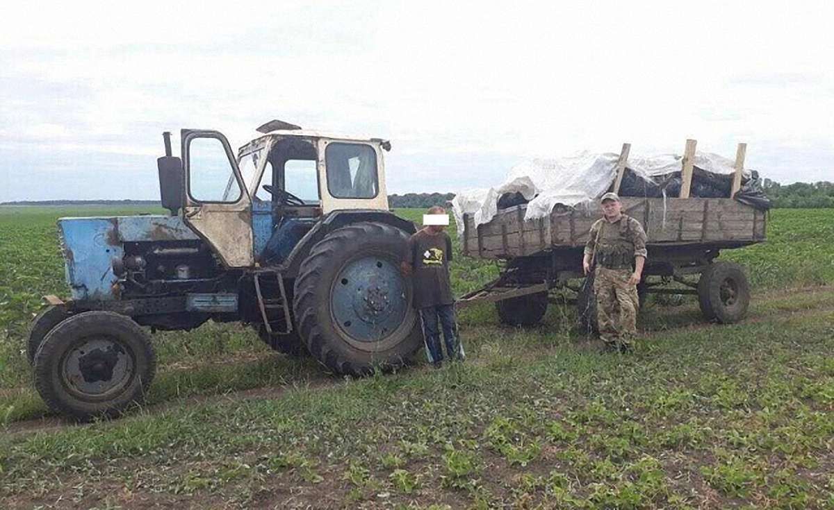 Контрабандисти з Сумщини намагалися доправити до РФ кілька тонн м’яса на тракторі 