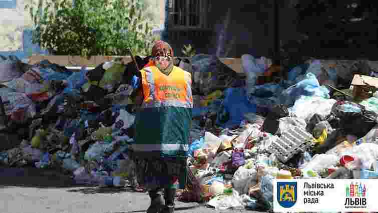 Протягом доби зі Львова вивезли майже 700 тонн сміття