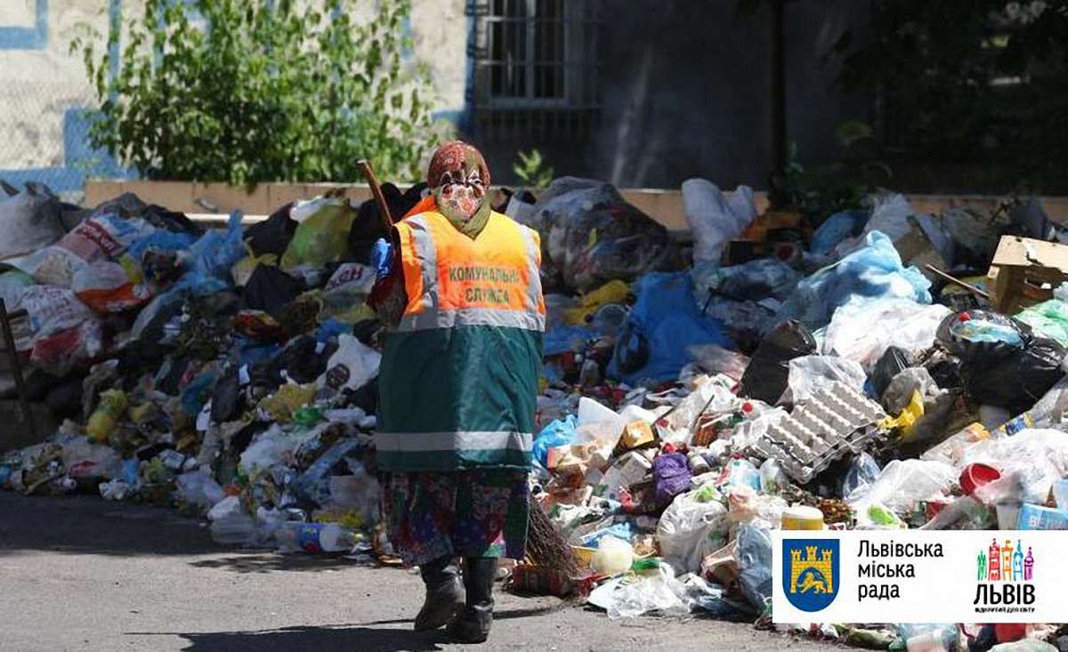 Протягом доби зі Львова вивезли майже 700 тонн сміття
