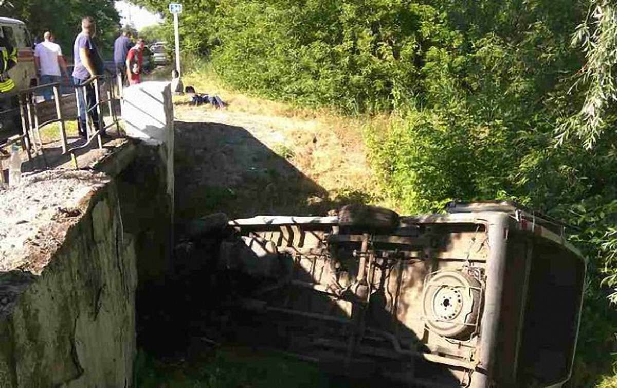 У Луганській області перекинулася маршрутка з пасажирами, є постраждалі
