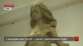 Студенти Львівської академії мистецтв оголили жіночі скульптури на «відмінно»