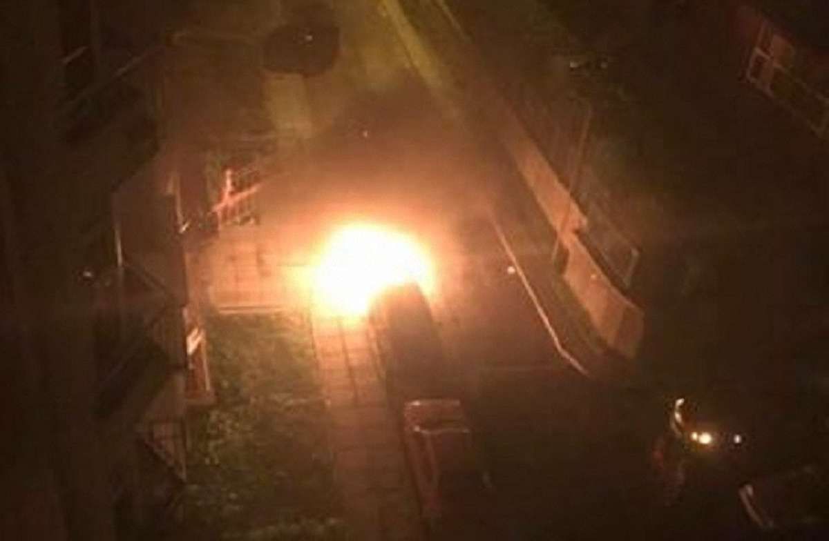 У Львові горіли два автомобілі, які були припарковані поруч