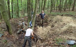 У лісі на Львівщині пошуківці розкопали могили вояків Першої світової війни