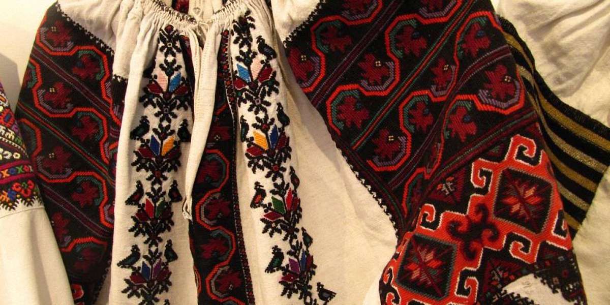 Американська акторка Демі Мур у новому фільмі вдягла українську вишиванку