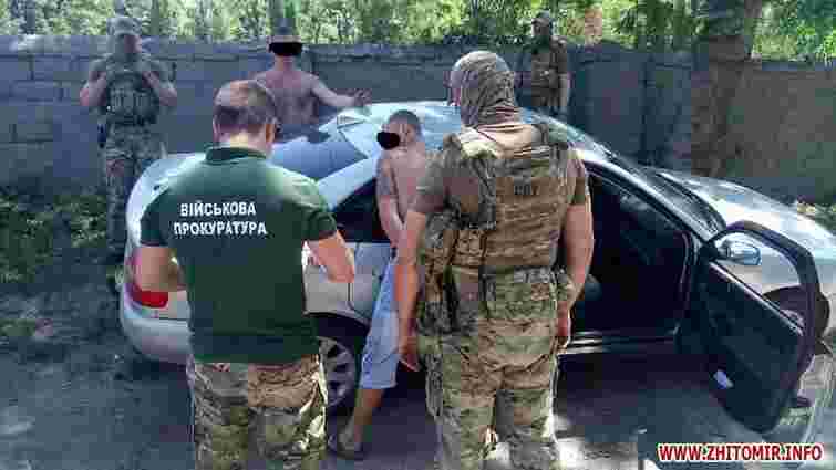 На Житомирщині СБУ затримала чоловіка, який продавав набої та гранати