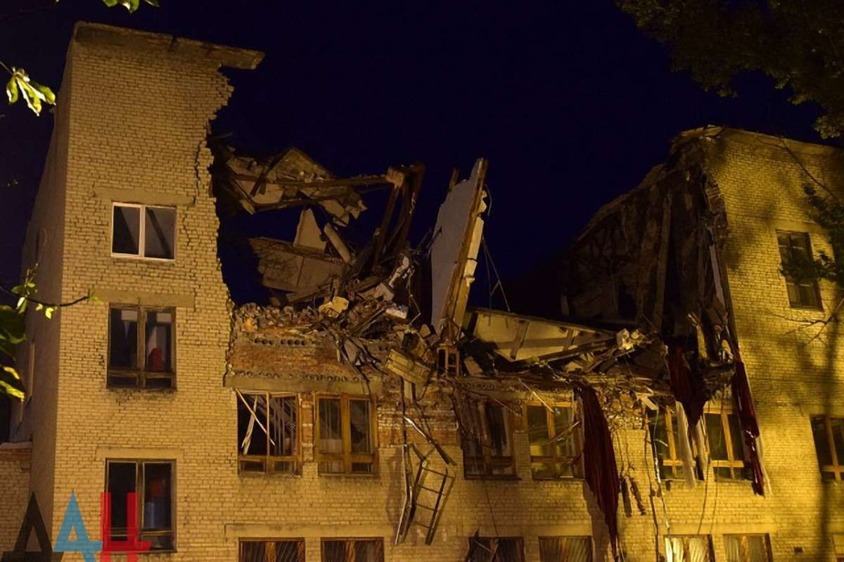 В окупованому Донецьку обвалилася будівля університету торгівлі