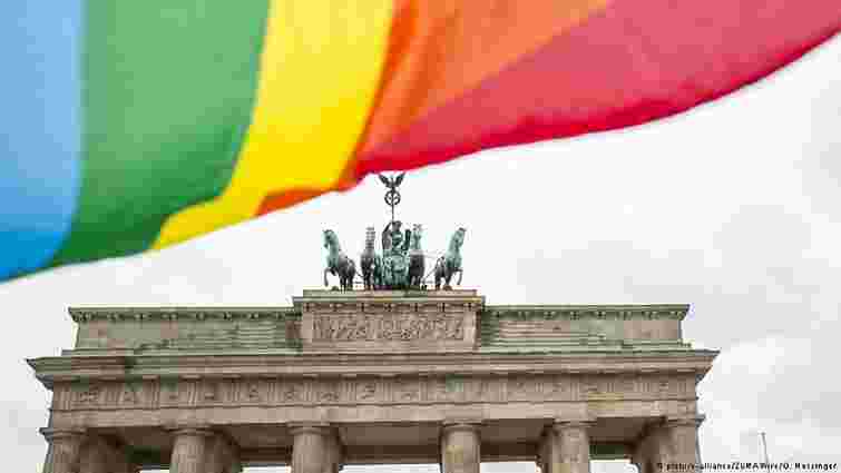 Політики Німеччини мають намір оскаржити узаконення одностатевих шлюбів у суді