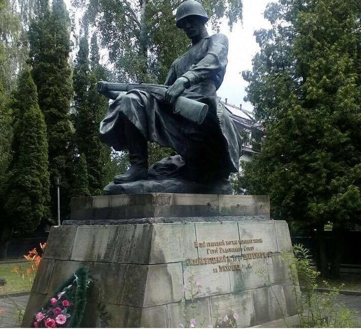 Вночі у Львові з Пагорба Слави  вкрали бронзовий вінок 