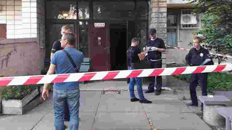 У Києві в під'їзді багатоквартирного будинку застрелили чоловіка