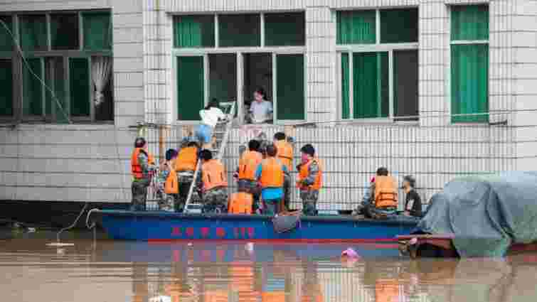 Внаслідок масштабної повені в Китаї загинули понад 30 людей
