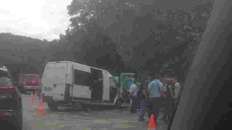 У ДТП поблизу Львова загинув водій мікроавтобуса