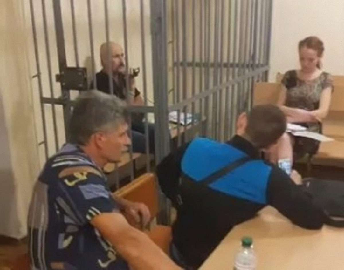 У Кривому Розі чоловік забарикадувався в клітці в приміщенні суду