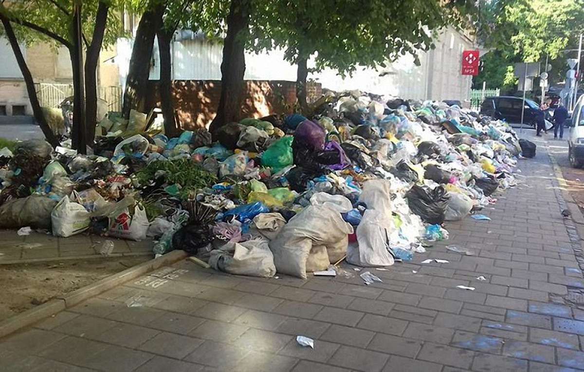 ЛОДА почала укладати договори на вивезення сміття за межі області