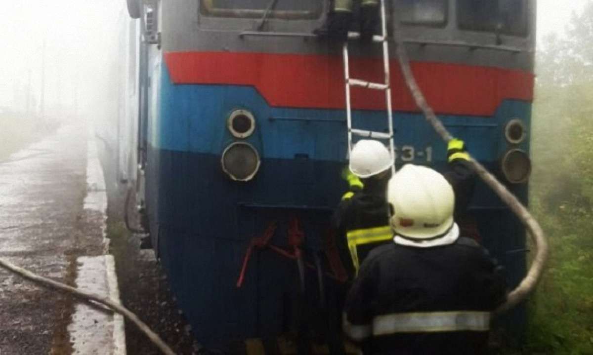 На Закарпатті загорівся приміський поїзд з пасажирами