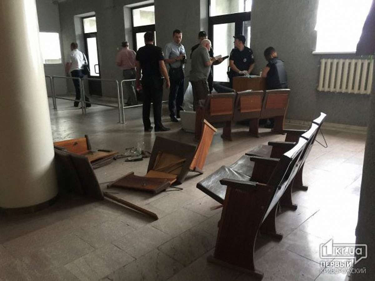 Поліція розслідує обставини поранення оператора місцевого телеканалу у Кривому Розі