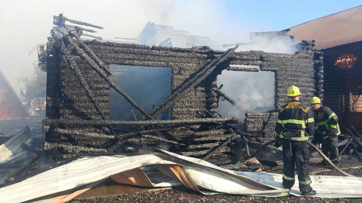 У Солотвино згоріли три будинки турбази, де відпочивали 70 гостей