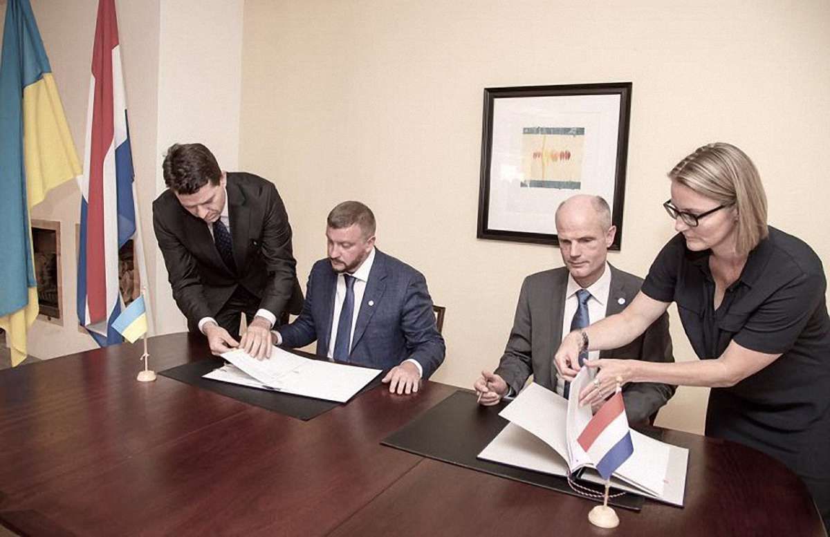Україна та Нідерланди підписали угоду про розслідування і покарання в рамках справи MH17