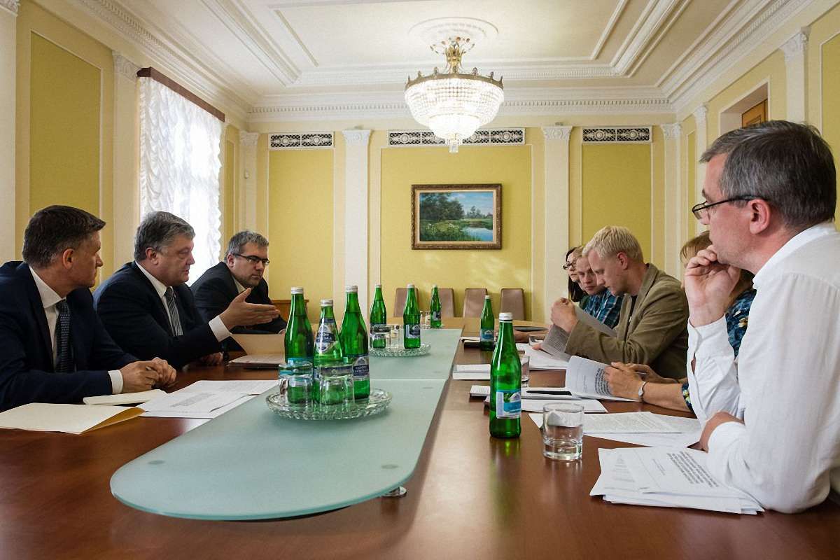 Президент передав до ВРУ закони про скасування е-декларування антикорупційних ГО