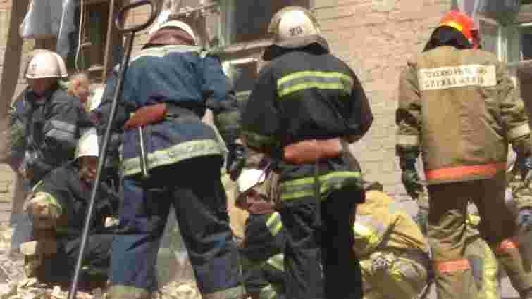До розбирання завалів зруйнованого будинку в Києві залучили 186 рятувальників з ДСНС і КМДА
