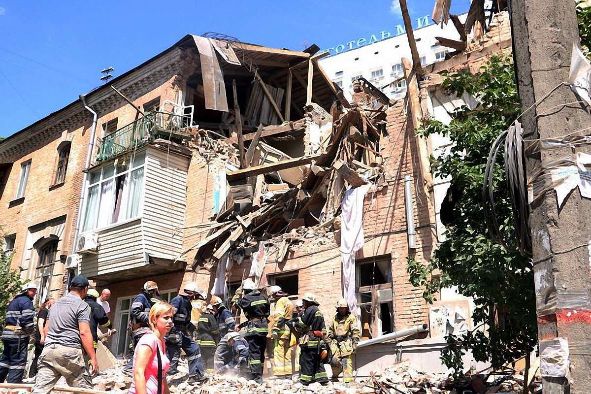 Під завалами будинку, що вибухнув у Києві, знайшли загиблого чоловіка