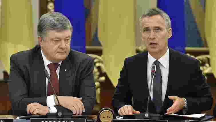Президент заявив, що Україна поки не подаватиме заявку на членство в НАТО