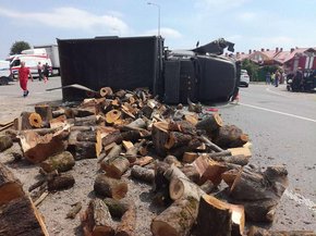 Унаслідок ДТП на кільцевій дорозі Львова загинув пасажир вантажівки