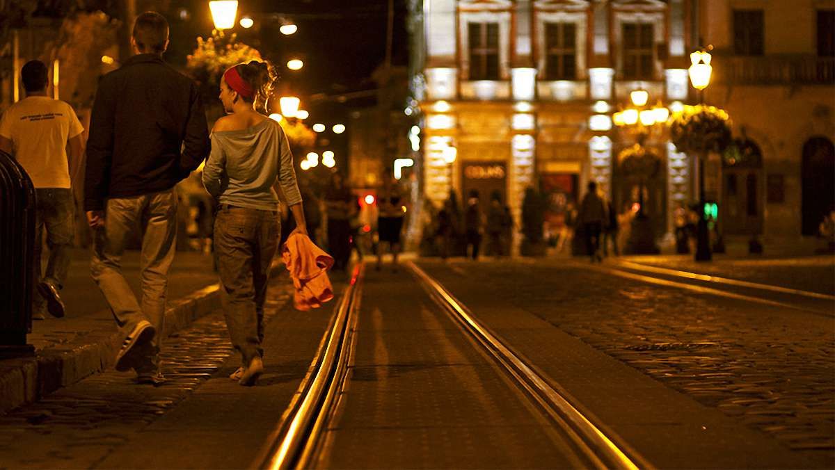 Ніч у дворі та під землею