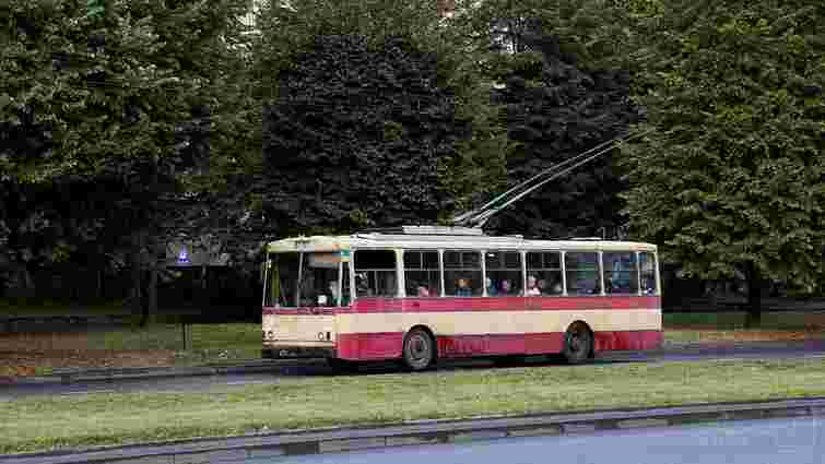 Суд оштрафував водія львівського тролейбуса, з якого випала пасажирка