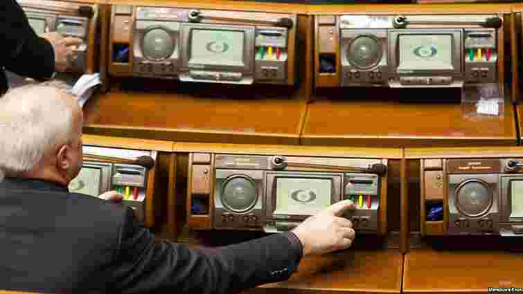 Депутати відмовилися продовжувати шосту сесію ВРУ до осені