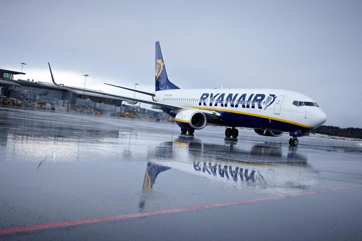 Ryanair почала повертати гроші за квитки на скасовані рейси з України