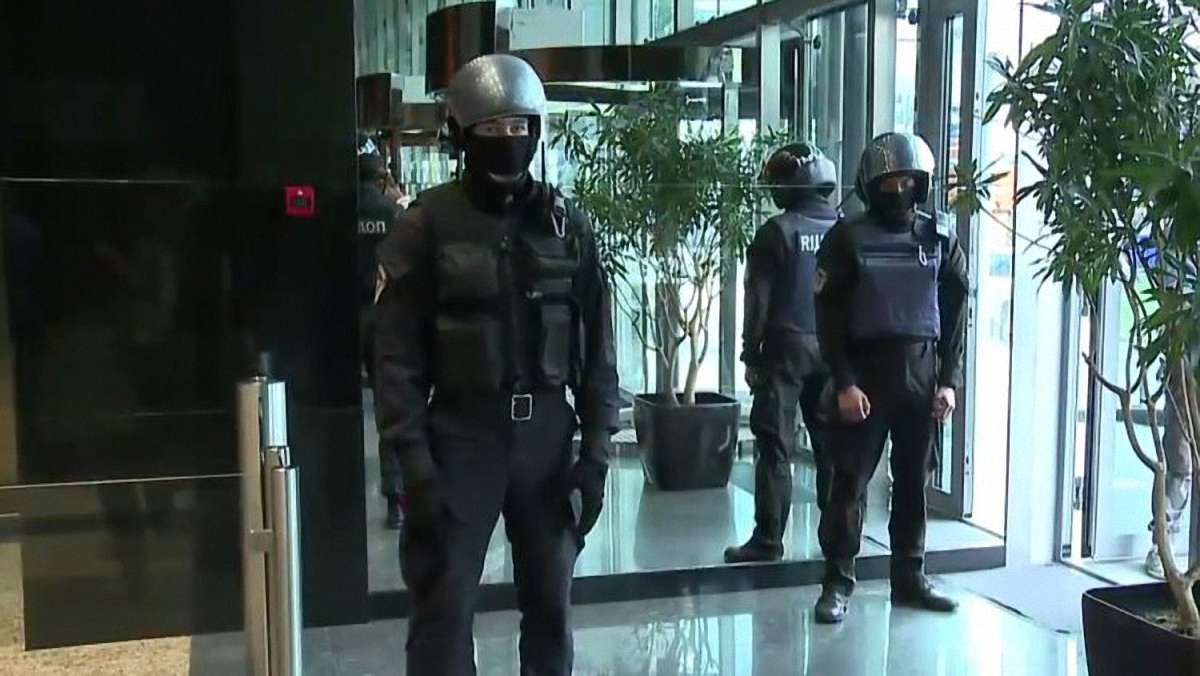 Правоохоронці не допустили втечі в Крим осіб, які обслуговували бізнес екс-міністра Клименка