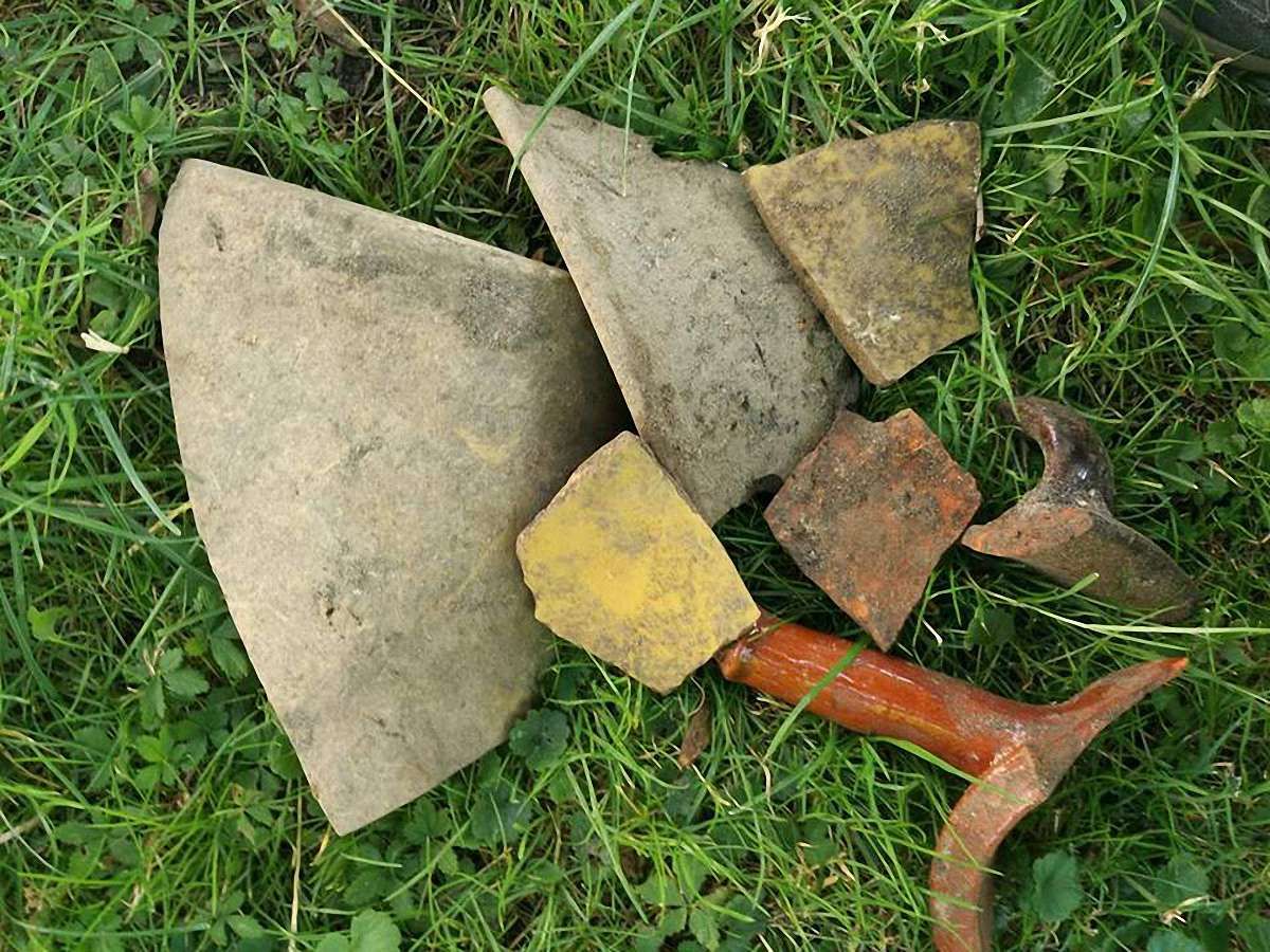 На площі біля ЛНУ ім. Івана Франка археологи виявили кераміку ХVIII-XIX століть