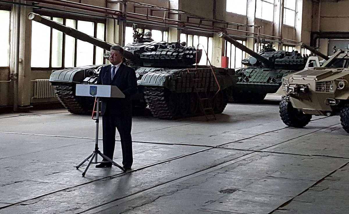 Порошенко заявив, що збереже Академію сухопутних військ у Львові