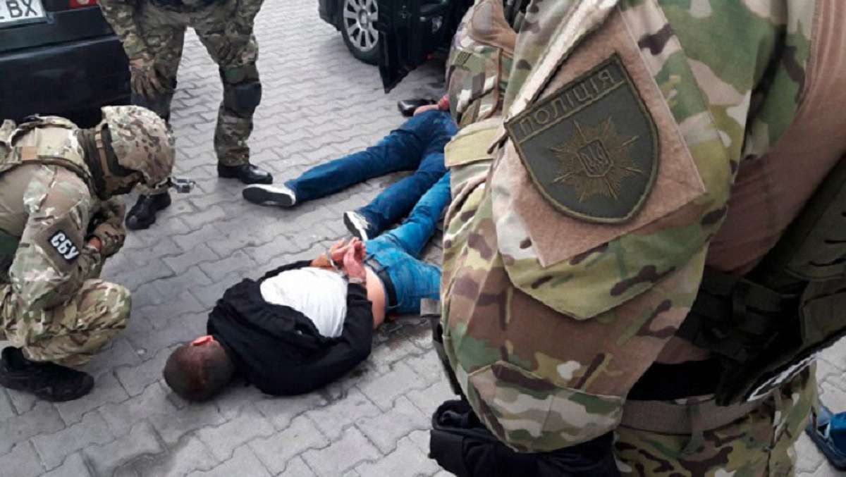 СБУ та поліція затримали лідерів злочинного угрупування, що вимагали «данину» у підприємців
