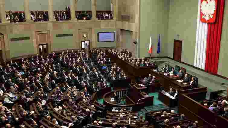 Сенат Польщі прийняв зміни до законів, які обмежують незалежність судів